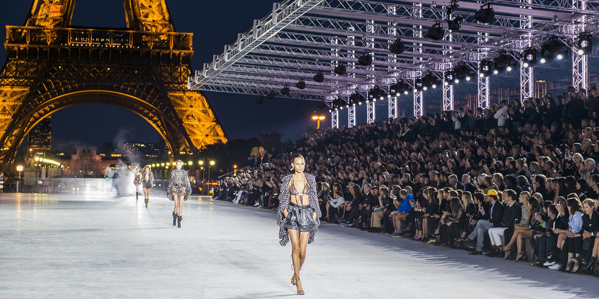 Fashion Week Paris 2022 La Mode Féminine S Annonce Grandiose